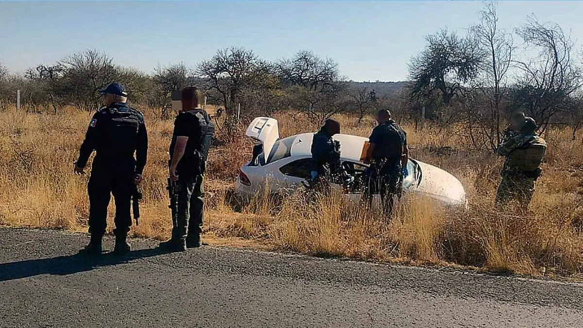 Policías militares en una carretera de Zacatecas